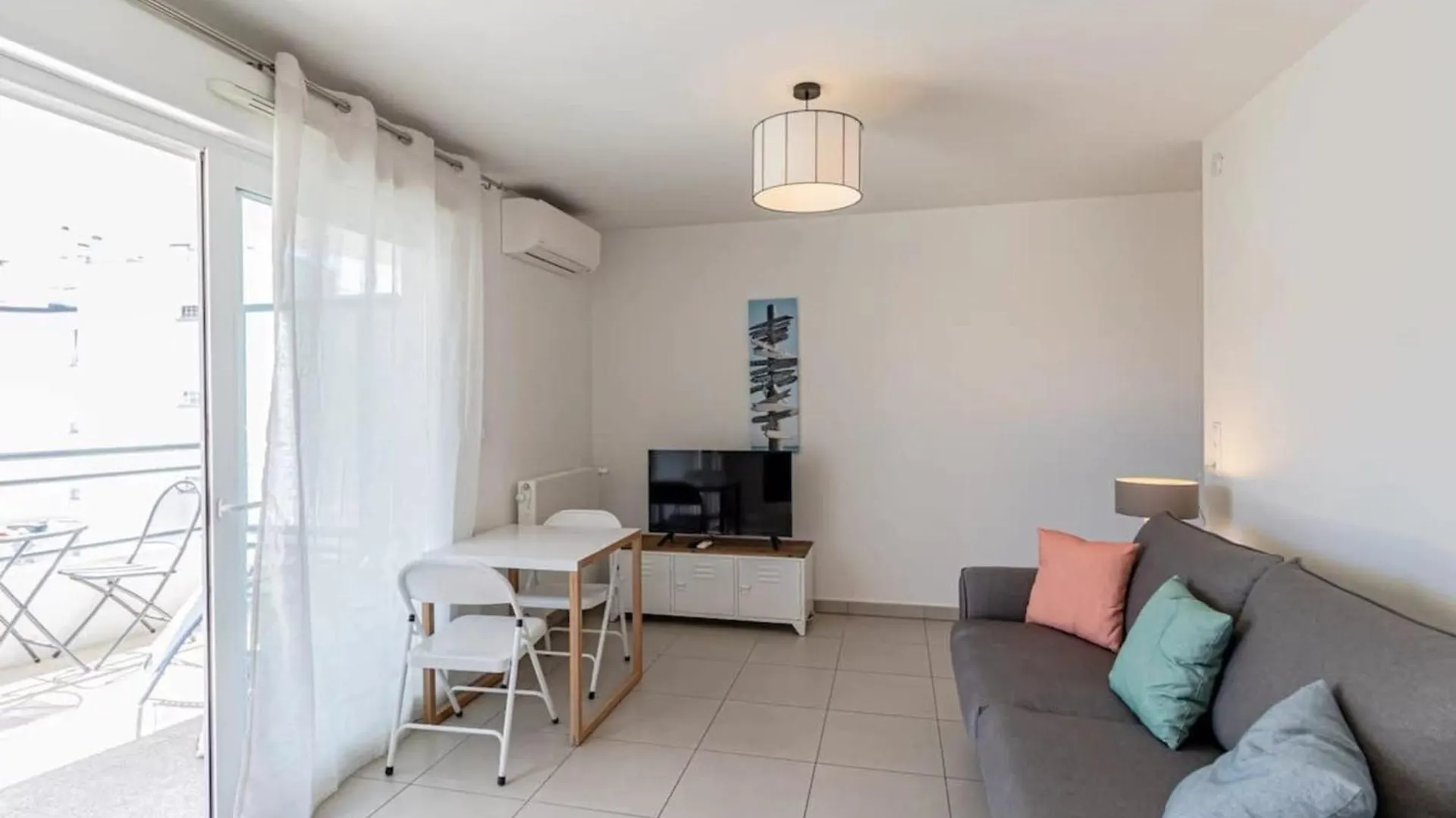 L'Allegria - Peaceful - Sea - Private Car Park Antibes Apartment